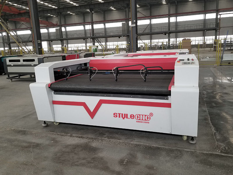 多頭激光布料切割機(jī) 多頭激光布料切割機(jī)