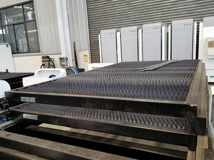 光纖激光切割機(jī)的雙切割工作臺(tái)