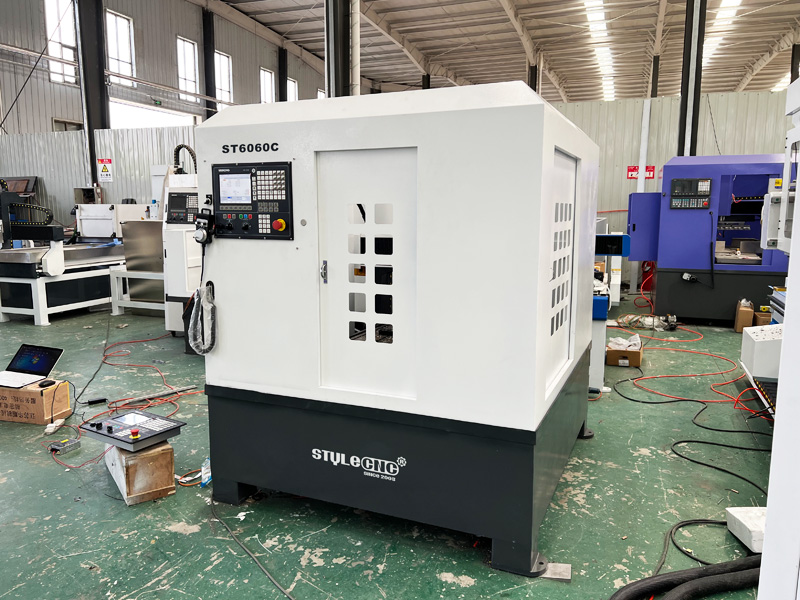 帶自動換刀裝置的數控成型機