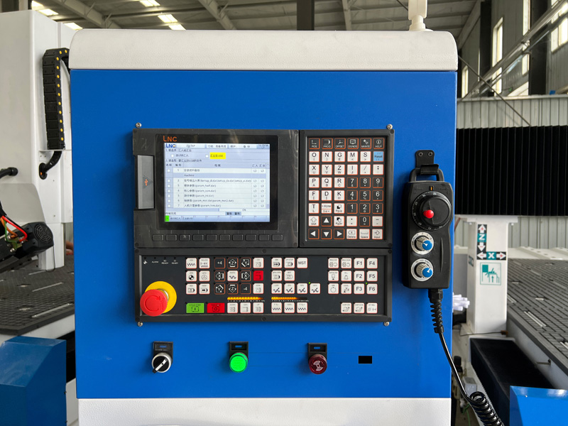 四軸數(shù)控雕刻機(jī)的寶元控制器 四軸數(shù)控雕刻機(jī)的寶元控制器