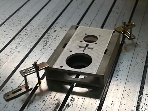 用于定制鋁加工部件的數控雕刻機 用于定制鋁加工部件的數控雕刻機