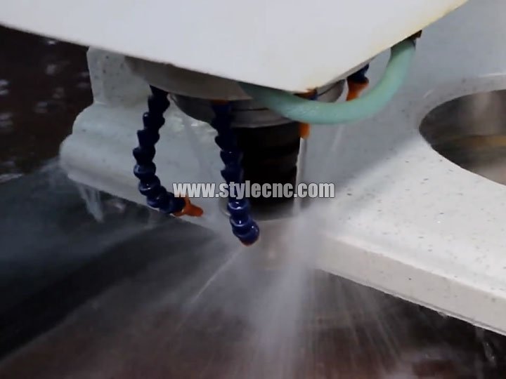 適用于石英、花崗巖、大理石加工過程的數(shù)控石材切割拋光機(jī) 適用于石英、花崗巖、大理石加工過程的數(shù)控石材切割拋光機(jī)