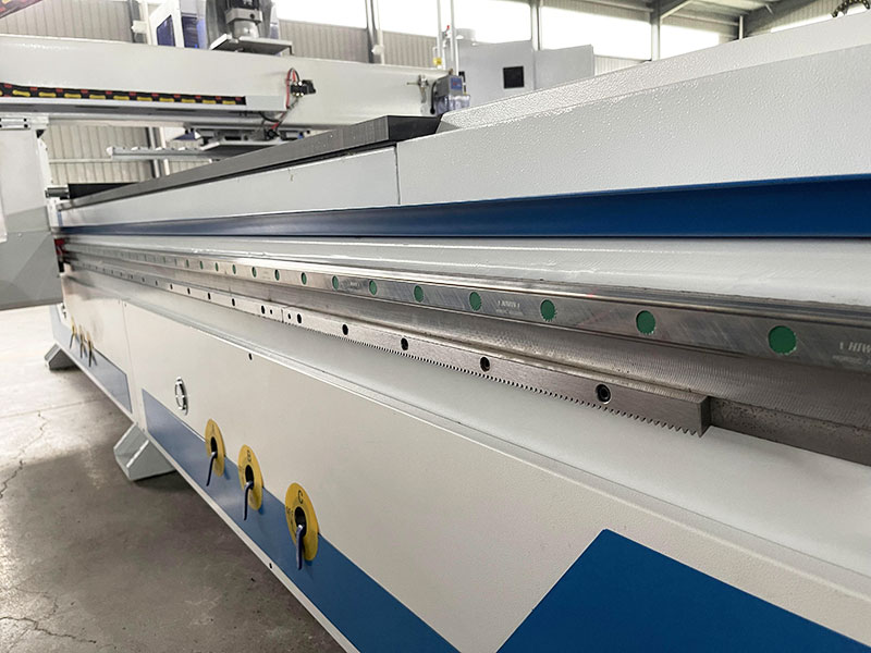 上銀導(dǎo)軌直線軸承和滾珠絲杠 上銀導(dǎo)軌直線軸承和滾珠絲杠