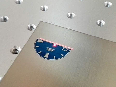 30W 帶自動對焦系統(tǒng)的 MOPA 激光打標(biāo)機(jī) 30W 帶自動對焦系統(tǒng)的 MOPA 激光打標(biāo)機(jī)