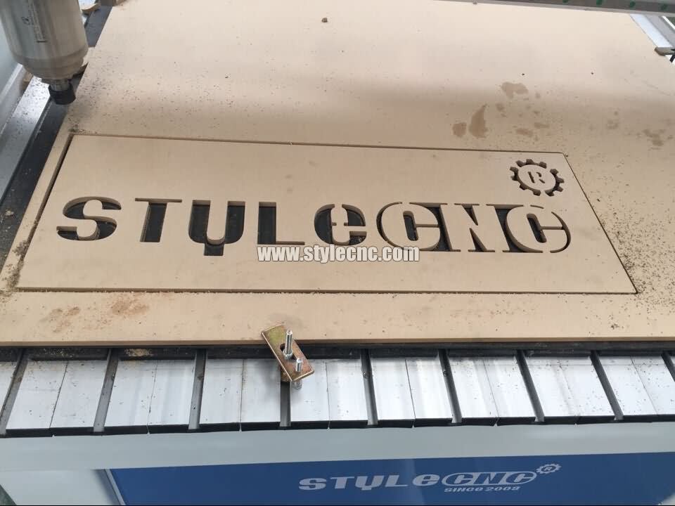 數(shù)控雕刻機(jī)用于木標(biāo)牌雕刻項(xiàng)目