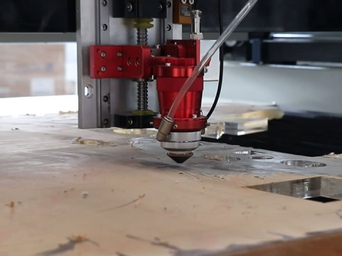 280W 混合激光切割機(jī)切割 25mm 亞克力標(biāo)牌 280W 混合激光切割機(jī)切割 25mm 亞克力標(biāo)牌