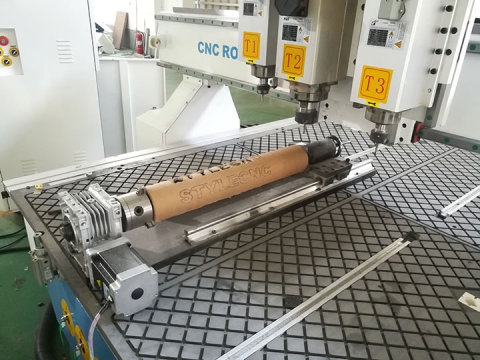 氣動自動換刀數(shù)控銑床(帶車床附件) 氣動自動換刀數(shù)控銑床(帶車床附件)