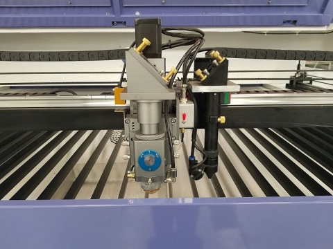 金屬和非金屬雙頭激光雕刻機 金屬和非金屬雙頭激光雕刻機