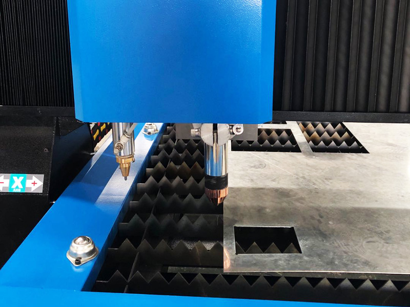 等離子炬與筆式繪圖儀一起繪制線條 等離子炬與筆式繪圖儀一起繪制線條