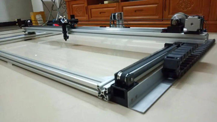 安裝 Y 軸步進電機 安裝 Y 軸步進電機