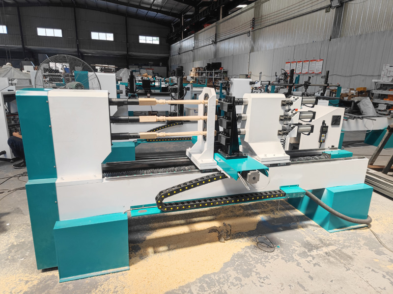 用于仿形車削的多軸數(shù)控木工車床 用于仿形車削的多軸數(shù)控木工車床