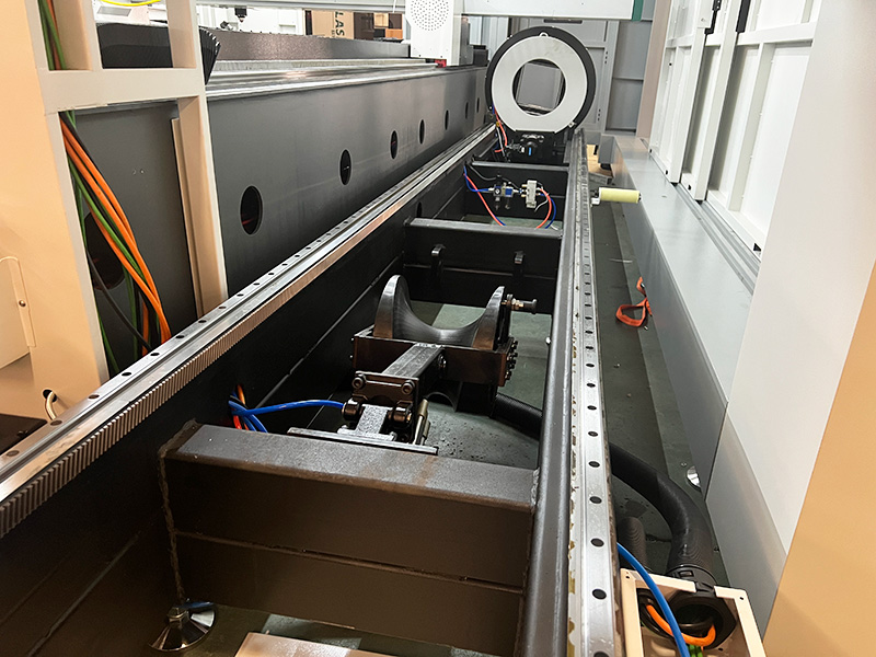 用于金屬管切割的旋轉(zhuǎn)附件 用于金屬管切割的旋轉(zhuǎn)附件