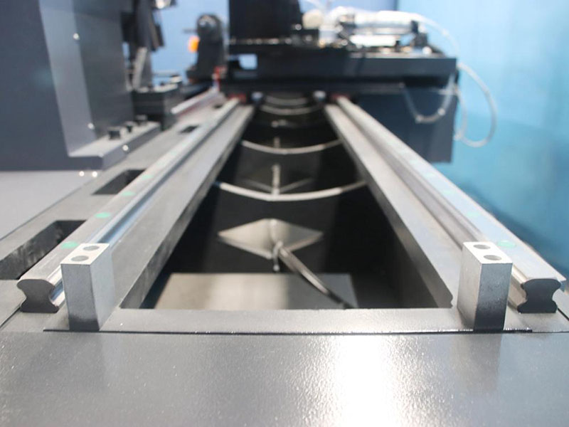 堅固的床結(jié)構(gòu)，穩(wěn)定性極佳