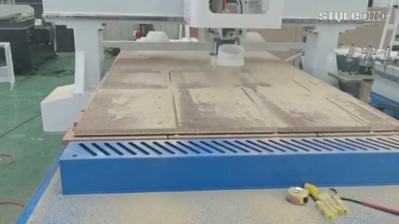 自動旋轉式換刀裝置數控銑床加工中心 自動旋轉式換刀裝置數控銑床加工中心