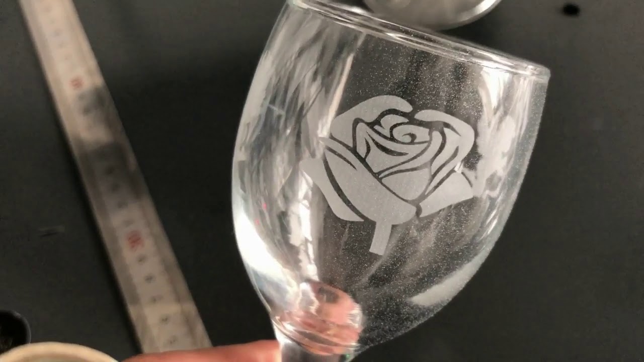 用于定制酒杯雕刻的超精細(xì)紫外激光蝕刻機(jī)